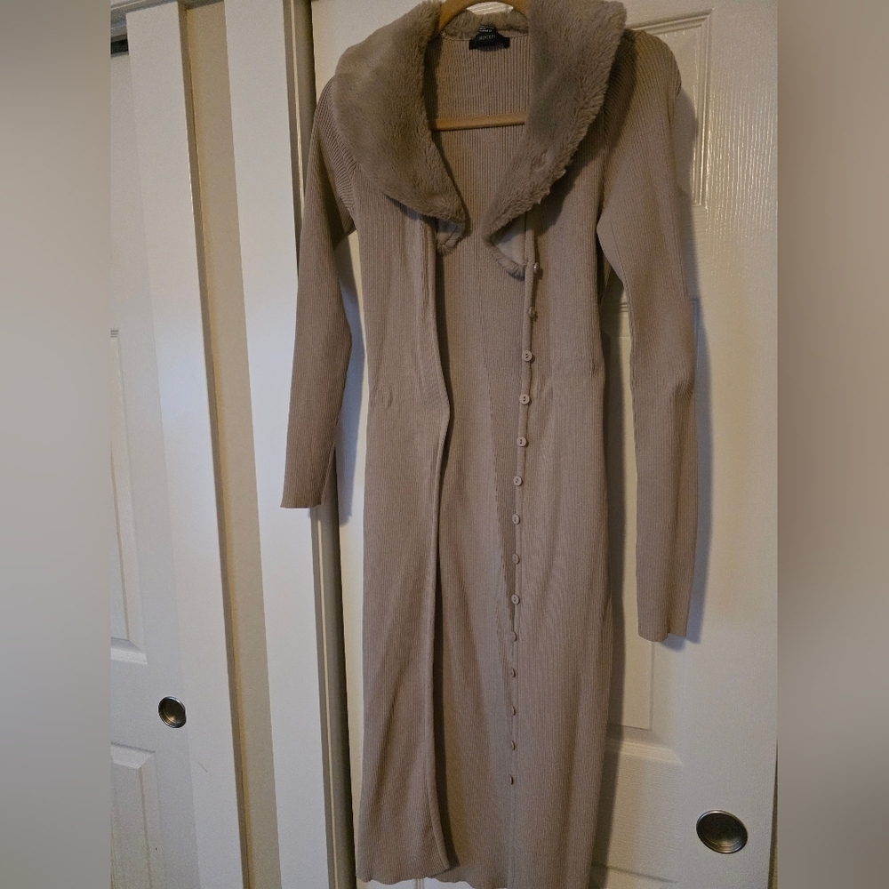 Long Tan Button-Up Coat with Fur Collar
